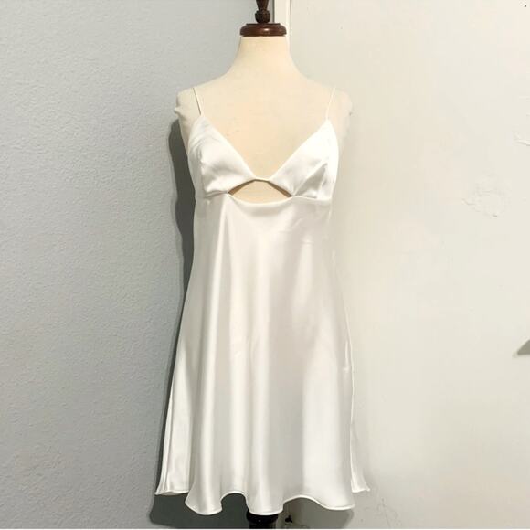 Zara Blogger's Favorite V-Neck Backless Satin Cut Out Mini Dress White Sz XL - Picture 1 of 5